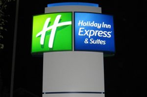 Digital Signs & Message Centers outdoor illuminated cabinet monument hospitality holiday inn signage 300x199